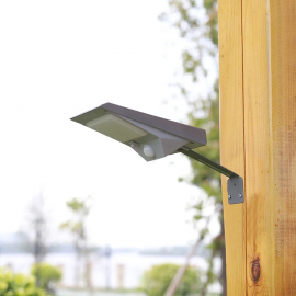 Lampa cu 18 SMD-LED cu senzor de miscare, panou solar 5V/2W si baterie 3,2V/1500mAh