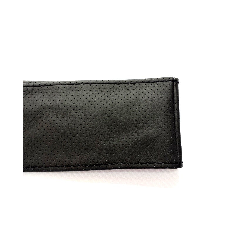 Husa volan K01 imitatie piele cu gaurele  ac si ata marime: M culoare: negru